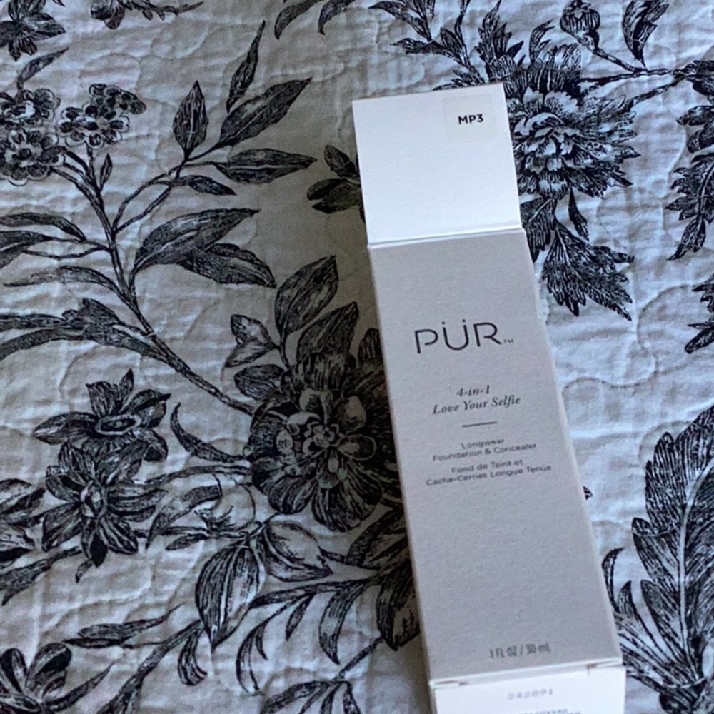 PÜR 4-in-1 Foundation